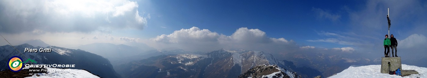 62 Panoramica di vetta dal Monte Venturosa.jpg